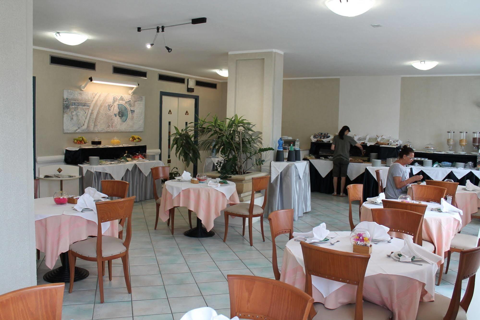 Hotel Mediterraneo Roccella Ionica Exteriér fotografie